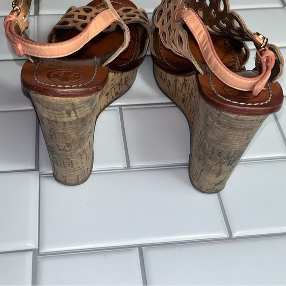 Please Help-Tory Burch Wedge Heels Leather Gold Tone 🪦We just lost my Fiancé 2 😍 - Picture 15 of 15